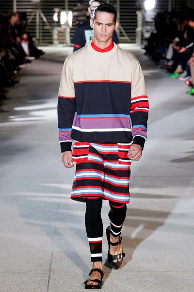 Look 48